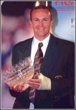 Andy Flower winning the Intl Cricketer of the Year Award, 2001