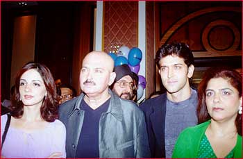 Suzanne, Rakesh, Hrithik and his mother, Pinky Roshan