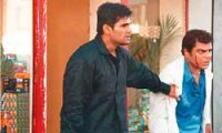 Sunil Shetty (left)