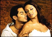 Dino Morea, Bipasha Basu in Gunaah