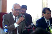 RBI Governor Bimal Jalan (left) and Deputy Governor Rakesh Mohan. Photo: Jewella C Miranda