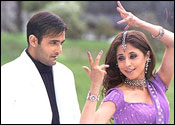 Akshaye, Urmila in Deewangee