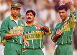 Javed Miandad with team members